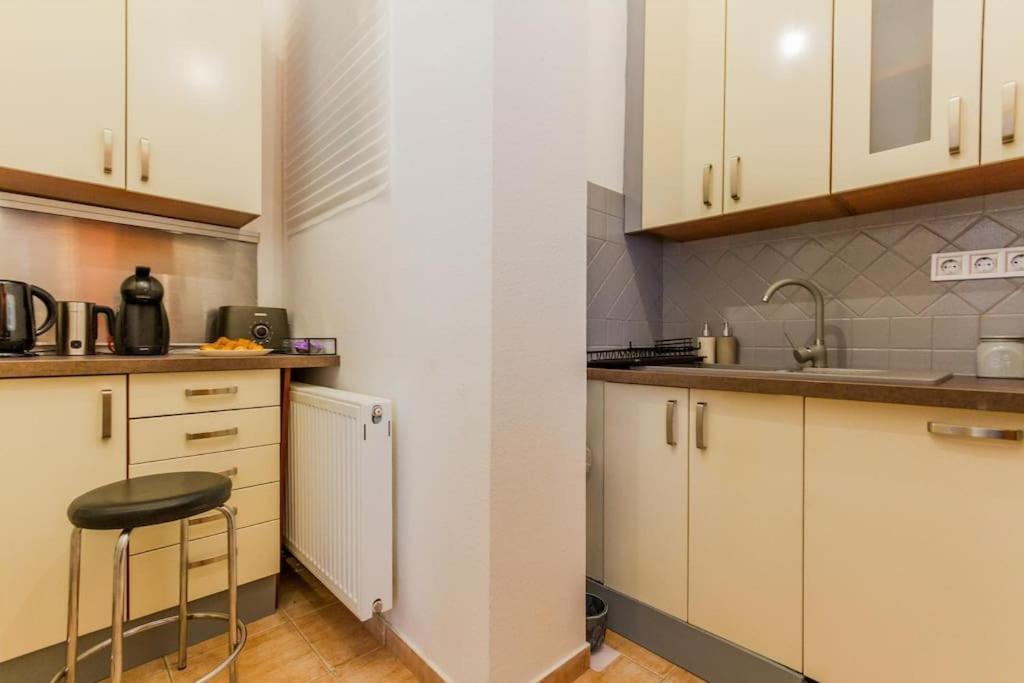 Trendy 2 Room Flat, Next To Corvin Mall Free Huge Garage! Ac,Dishwasher,Washmachine, Smart Tv ブダペスト エクステリア 写真