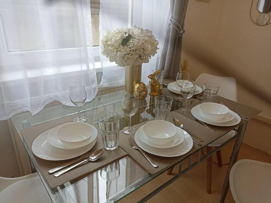 Trendy 2 Room Flat, Next To Corvin Mall Free Huge Garage! Ac,Dishwasher,Washmachine, Smart Tv ブダペスト エクステリア 写真