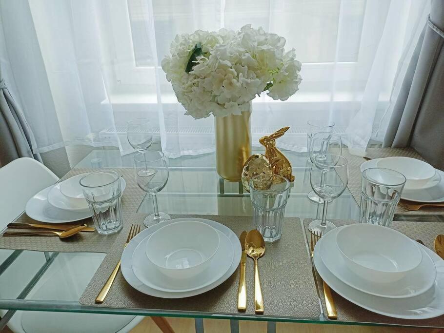 Trendy 2 Room Flat, Next To Corvin Mall Free Huge Garage! Ac,Dishwasher,Washmachine, Smart Tv ブダペスト エクステリア 写真