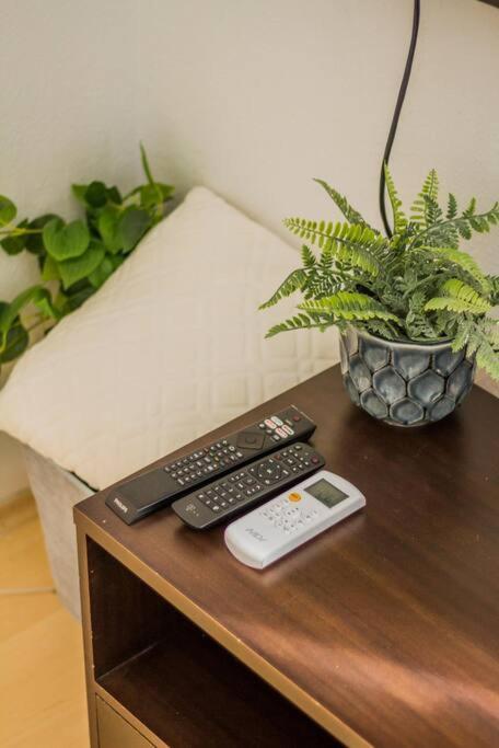Trendy 2 Room Flat, Next To Corvin Mall Free Huge Garage! Ac,Dishwasher,Washmachine, Smart Tv ブダペスト エクステリア 写真
