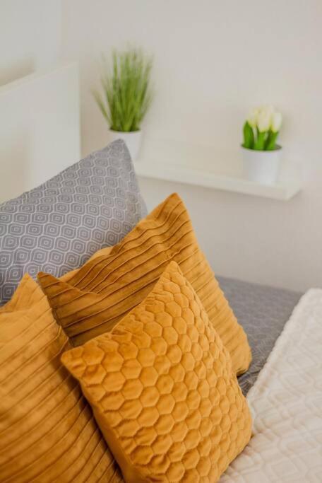 Trendy 2 Room Flat, Next To Corvin Mall Free Huge Garage! Ac,Dishwasher,Washmachine, Smart Tv ブダペスト エクステリア 写真
