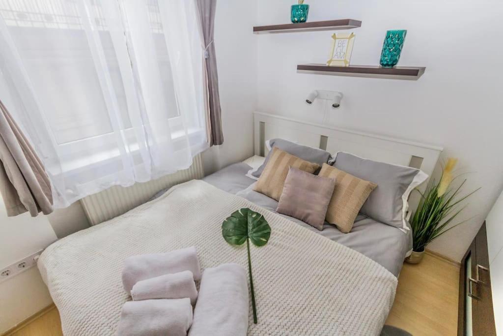 Trendy 2 Room Flat, Next To Corvin Mall Free Huge Garage! Ac,Dishwasher,Washmachine, Smart Tv ブダペスト エクステリア 写真